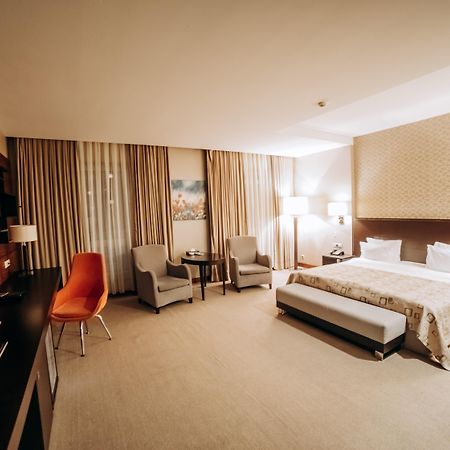 Point Hotel Baku Exterior foto